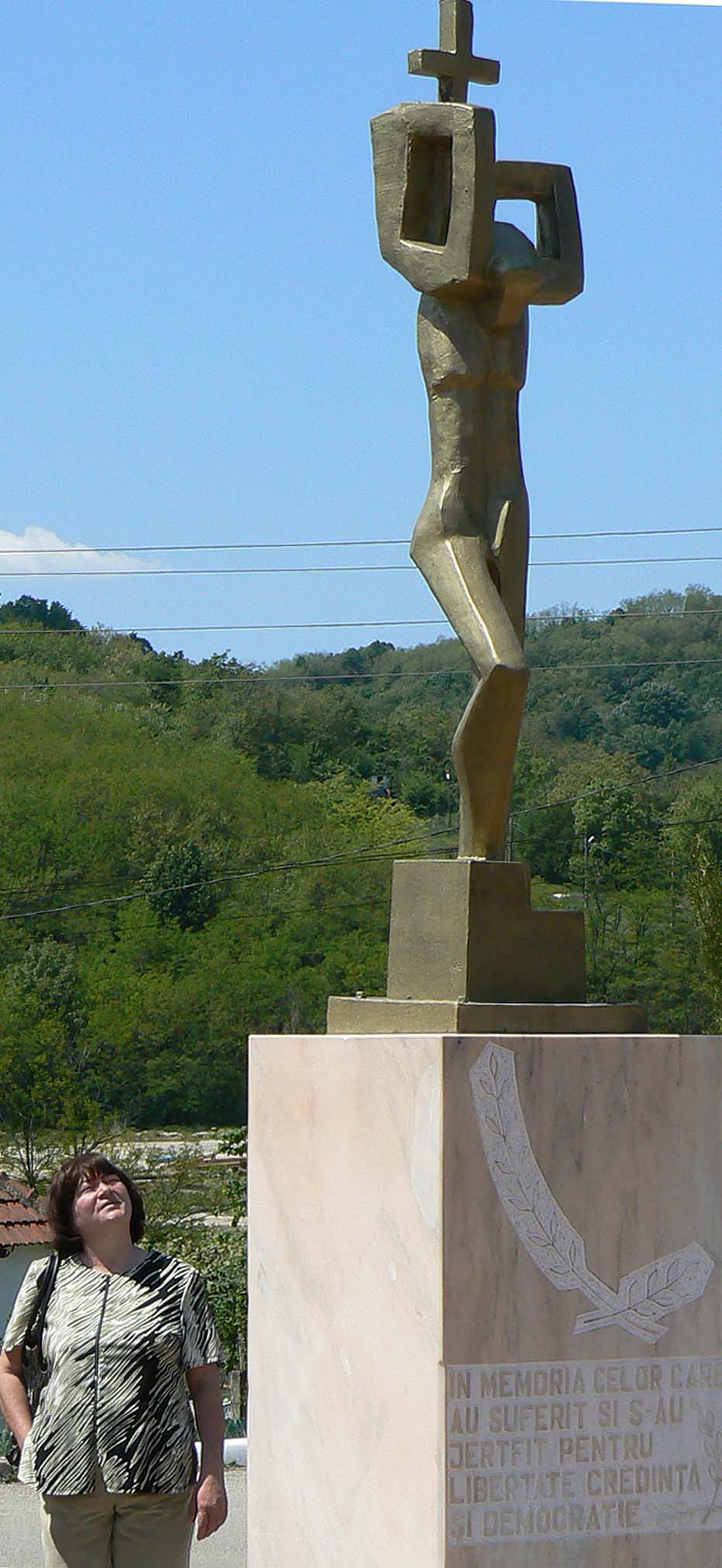 Monument Ocnele Mari,  Ocniţa, 2009, Dezvelire monument, AFDPR Vâlcea, executat în 2005